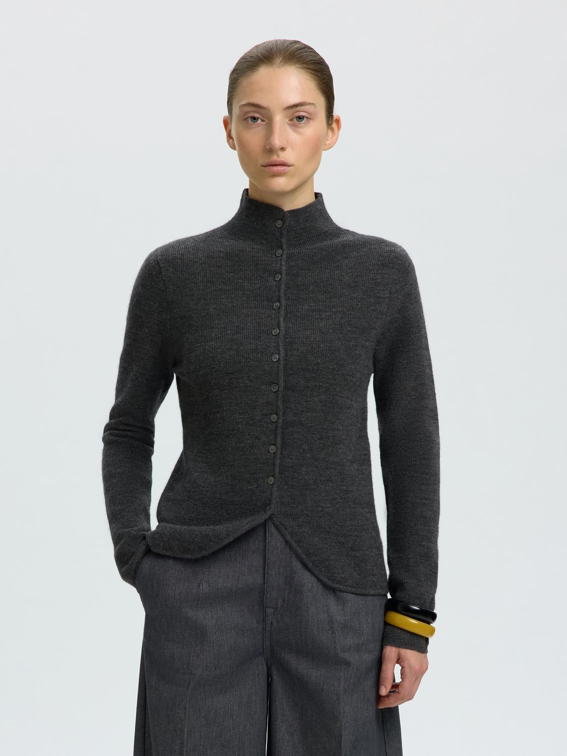 model_shot-front